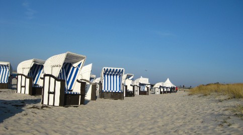 Strandk&ouml;rbe am Sandstrand